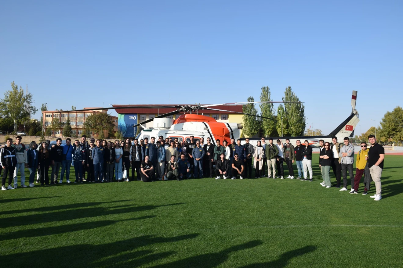 Sahil Güvenlik Antalya Grup Komutanlığı personeli, Selçuk Üniversitesi öğrencileriyle söyleşi gerçekleştirdi